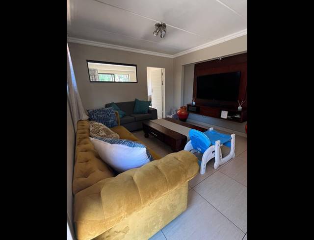 3 BEDROOM TOWNHOUSE FOR SALE IN ANNLIN